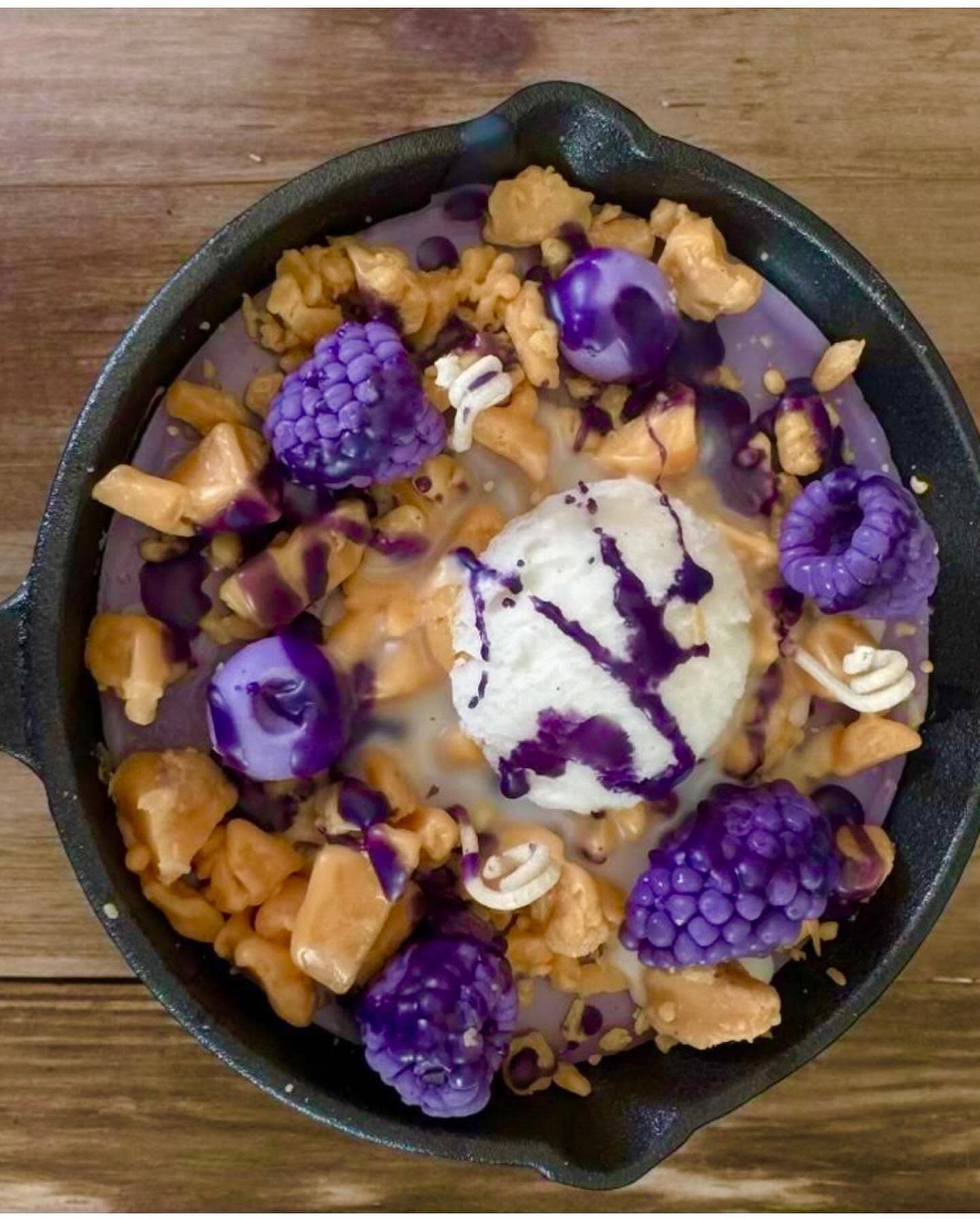 Wildberry Cheesecake Skillet - Candle